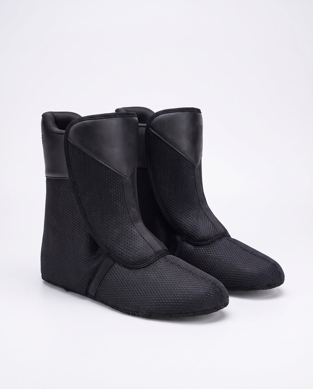 Removable padded inner liners included with every pair of bounce jump shoes