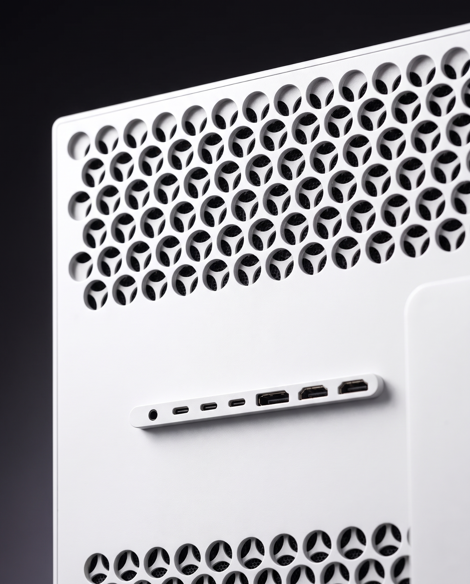 Rear port strip on the Kuycon P27Z showing USB-C, DisplayPort and dual HDMI